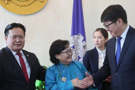 Төрийн одон, медалиар шагналаа