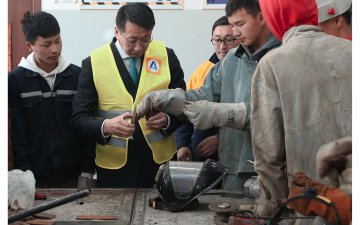 МЭРГЭЖИЛ СУРТАЛЧЛАХ НЭЭЛТТЭЙ ӨДӨРЛӨГ ҮРГЭЛЖИЛЖ БАЙНА