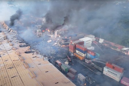 Бангладеш улсад чингэлэгт агуулах шатаж, 49 хүн амиа алджээ