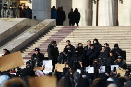 Л.Оюун-Эрдэнэ: Энэ бүх үймээн самууны ард ТЕГ-ын дарга байсан Б.Хурцаас эхлээд олон хүн байгаа 