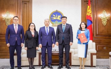 “Монгол Улсын хөгжлийн 2027 оны төлөвлөгөө батлах тухай” УИХ-ын тогтоолын төслийг Улсын Их Хуралд өргөн мэдүүллээ