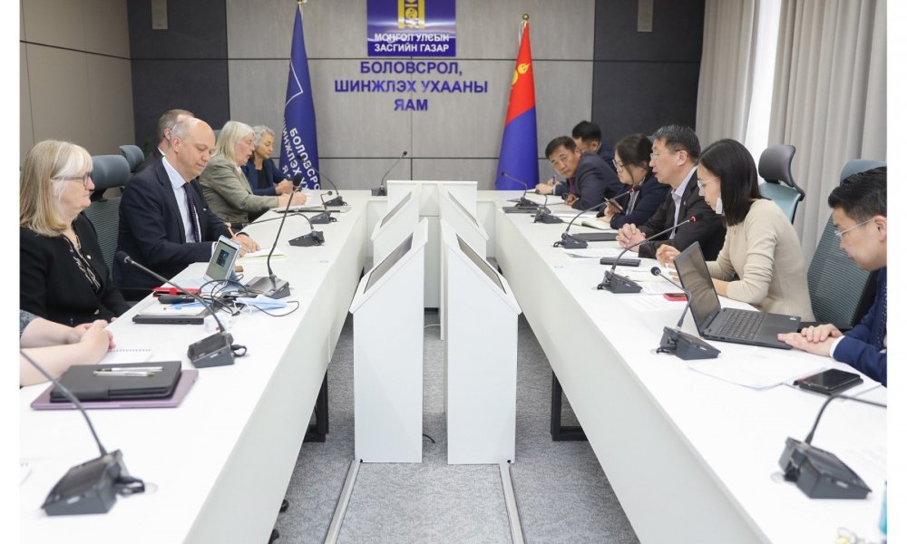 БАЙГАЛИЙН УХААН, МАТЕМАТИК, АНГЛИ ХЭЛНИЙ ХӨТӨЛБӨРИЙН ХЭРЭГЖИЛТЭД ДЭМЖЛЭГ ҮЗҮҮЛЭХ БАГ АЖИЛЛАЖ ЭХЭЛЛЭЭ