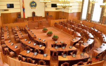 Энэ сарын 25-аас өмнө нам, эвслүүд бага хурлаа хийж мөрийн хөтөлбөрөө аудитын дээд байгууллагад хүргүүлэх ёстой