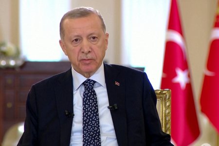 Телевизийн шууд нэвтрүүлгийн үеэр Туркийн Ерөнхийлөгч Режеп Тайип Эрдоганы бие гэнэт муудаж, эмнэлэгт хүргэгджээ
