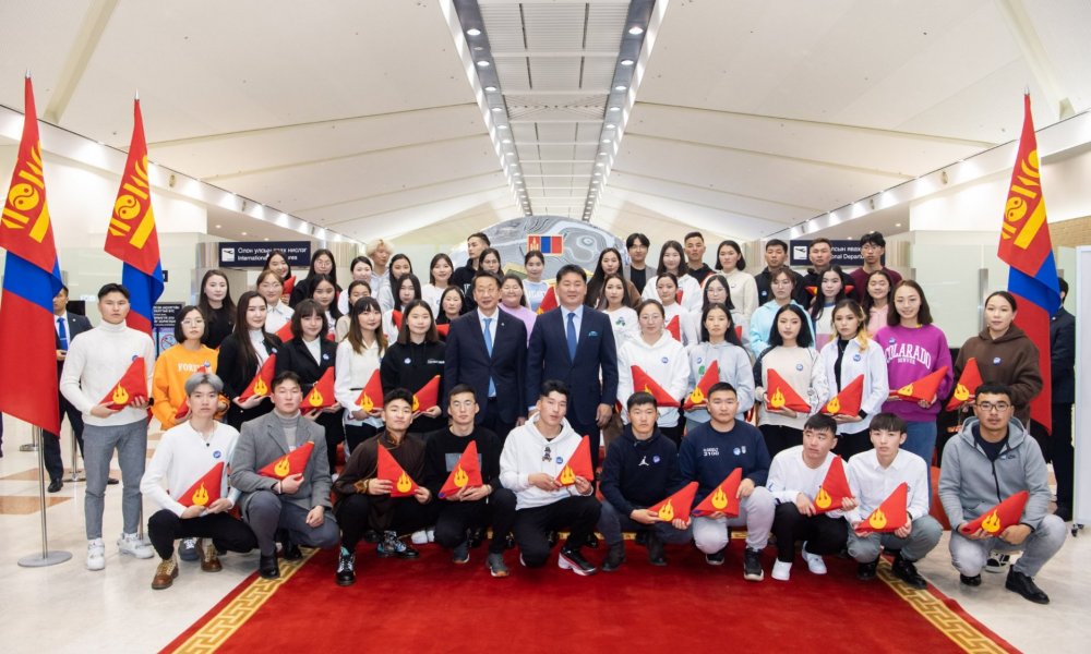 “ЕРӨНХИЙЛӨГЧИЙН ИЛГЭЭЛТ-2100” ТЭТГЭЛЭГТ ХӨТӨЛБӨРИЙН ЭЗЭД ГАДААДАД СУРАЛЦАХААР МОРДЛОО