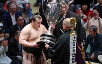 Хакүхогийн 20 жилийн өмнөх амжилтыг озеки Аонишики давтлаа