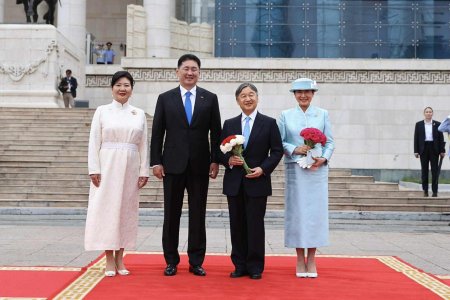 Япон Улсын Цог Жавхлант Эзэн Хаан Нарүхито, Эрхэм дээд Хатан Масако нарыг албан ёсоор угтаж авлаа