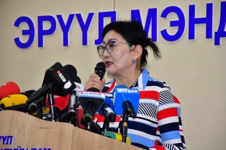 ЭМЯ: Сэжигтэй тохиолдол илэрсэн долоон настай хүүхдийг гэр бүлийнх нь хамт тусгаарлажээ