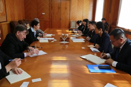 ЗАСГИЙН ГАЗРЫН ХЭРЭГ ЭРХЛЭХ ГАЗРЫН ДАРГА Л.ОЮУН-ЭРДЭНЭ КАНАДЫН ЭЛЧИН САЙДТАЙ УУЛЗАВ