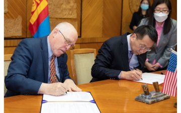 АНУ-ЫН ФУЛБРАЙТ ТЭТГЭЛЭГТ ХӨТӨЛБӨРТ ТЭНЦСЭН ОЮУТНУУДААС ҮЛ ХӨДЛӨХ БАРЬЦАА ХӨРӨНГӨ ШААРДДАГ БАЙСНЫГ ЦУЦАЛЛАА. 