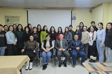 Доктор (Ph.D) Г. АЛТАНСҮХ “XII зууны монголчуудын нийгмийн байгууллын судалгааны арга зүйн асуудал” сэдвээр лекц уншлаа.