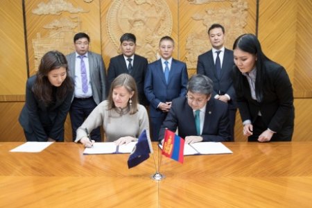 Азийн хөгжлийн банктай гэрээ байгуулав