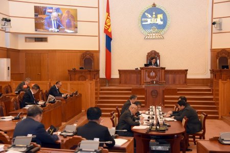 ЧУУЛГАН: Монгол Улсын Ерөнхийлөгчийн сонгуулийн тухай хуулийн төслийг хэлэлцэхийг дэмжлээ