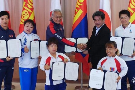 Монголын паралимпын тамирчид Япончуудын хандиваар эх орондоо ирэхээр болжээ