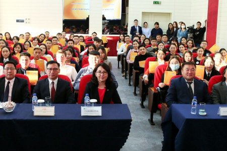 “Эрдэнэс-Тавантолгой” ХК 90 оюутанд сургалтын төлбөрийн тэтгэлэг олголоо