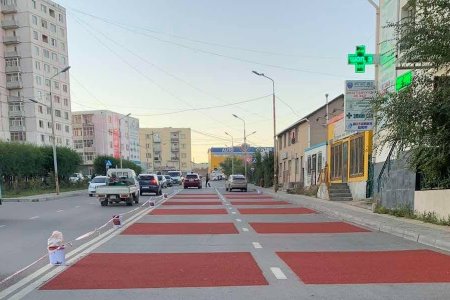 Дөрвөн уулзвар, автобусны 16 буудалд халтиргаанаас сэргийлэх хучилт хийж байна