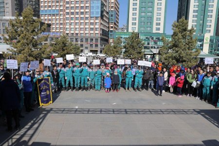 УИХ-ын дарга Г.Занданшатар Үндэсний цэцэрлэгт хүрээлэнд уламжлалт ёсоороо мод тарилаа