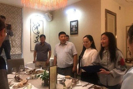 ЭЕШ-Д ӨНДӨР ОНОО АВСАН ХОЁР ХҮҮХДИЙГ