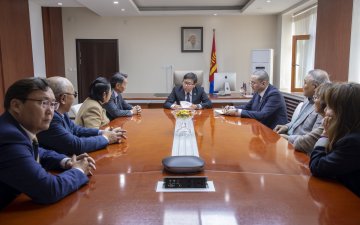 Монгол Улсын Консерваторын ахмад багш нартай уулзав