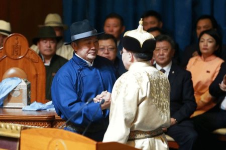   Х.Баттулга, Ц.Элбэгдорж нарын найзын тангараг тонгорог болж, намаа яг хоёр хуваалаа