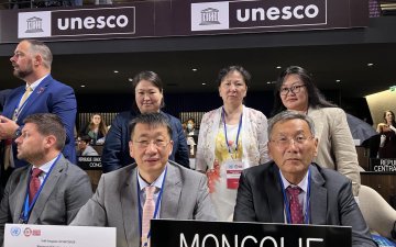 ДЭЛХИЙН 140 ОРНЫ БОЛОВСРОЛЫН САЙД НАР ЗӨВЛӨЛДӨЖ БАЙНА