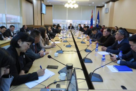 “Нийслэлийн иргэдэд үзүүлж буй мэс засал, гэмтлийн тусламж, үйлчилгээний өнөөгийн байдал, цаашдын зорилт” сэдэвт зөвлөгөөн боллоо