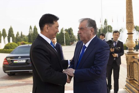 Монгол Улсын Ерөнхийлөгч У.Хүрэлсүхийг албан ёсоор угтлаа