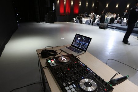 Үйлчилгээний байгууллагууд олон хүнийг хамарсан хүлээн авалт хийх зэргээр зөрчил гаргаж байна