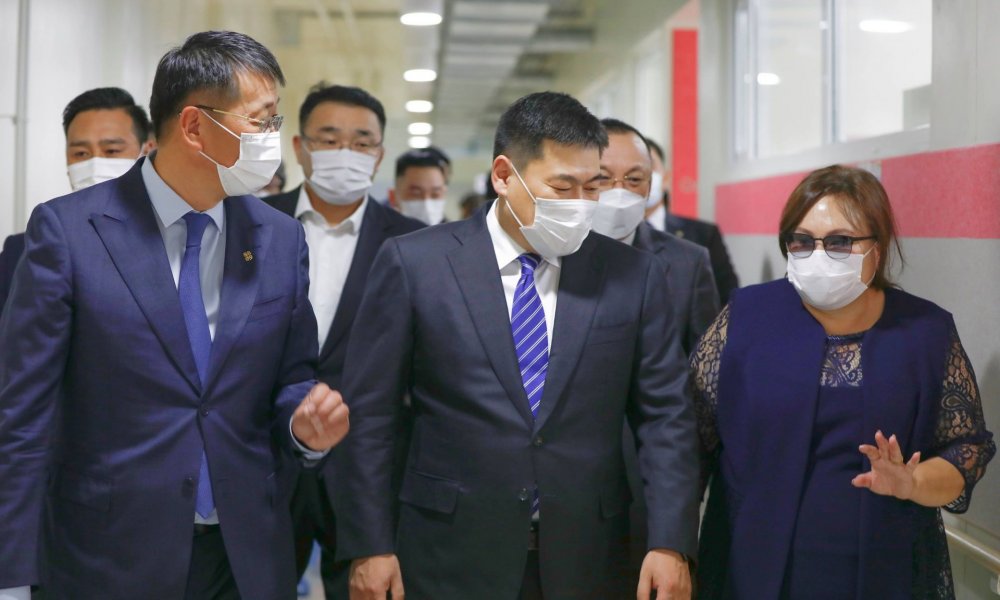 Ерөнхий сайд Л.Оюун-Эрдэнэ БШУ-ны сайд Л.Энх-Амгалан нар хичээл сургуулийн бэлтгэл ажилтай танилцлаа