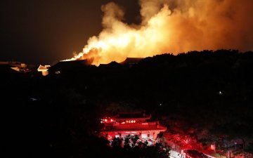 Японы 600 орчим жилийн настай шилтгээн шатжээ