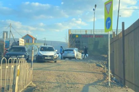 Фото сурвалжлага: БЗД-ийн 14-р хорооны Өгөөмөр захын зүүн талын орц, гарцыг нээснээр автозамын түгжрэлийг бууруулжээ