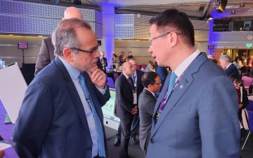 Боловсрол, шинжлэх ухааны сайд Л.Энх-Амгалан Дэлхийн банкны боловсролын асуудал хариуцсан захирал Жэйми Саведратай уулзлаа. Өмнө нь тэд хэд хэдэн удаагийн олон улсын арга хэмжээний үеэр уулзаж Монгол улсын боловсролын салбарын өмнө тулгамдсан асуудал боло