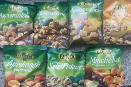 Долоон нэр төрлийн хатаасан жимс, самар худалдаанаас татан авалт хийлгэлээ