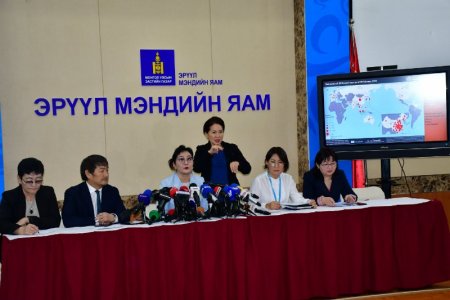 Гашуунсухайт боомтод тусгаарлагдсан 12 хүний шинжилгээний сорьцыг ХӨСҮТ рүү явуулаад байна