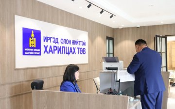 Боловсролын сайд Л.Энх-Амгалан Засгийн газрын иргэд, олон нийттэй харилцах төвд ажиллав.