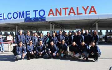 TOP EMPLOYEES OF ASTRA INTERNATIONAL ARE REWARDED WITH OVERSEAS TRIPS AT THE BEGINNING OF EVERY YEAR
