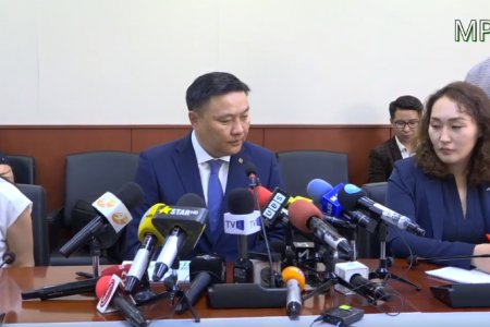 БОАЖ-ын сайд Н.Цэрэнбат цаг үеийн асуудлаар мэдээлэл хийж байна