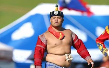 Улсын арслан М.Бадарчийн Үндэсний их баяр наадмаар барилдах эрхийг 2027 он хүртэл хасах шийдвэрийг гаргалаа