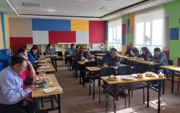 Ажил олгогч нартай 