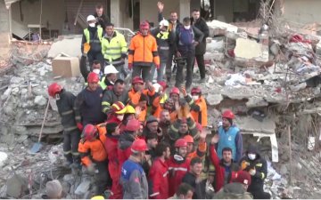 Турк, Сирийн газар хөдлөлтийн бүсэд 80 улсын 10 мянга орчим аврагч үүрэг гүйцэтгэж байна
