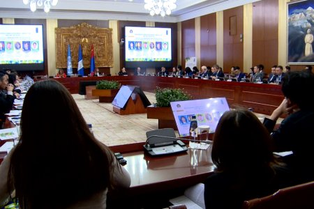 Иргэдийн боловсролын түвшин сайн байгаа ч эрүүл мэнд болон орлогын  үзүүлэлтээр бусад улс оронтой харьцуулахад муу байна