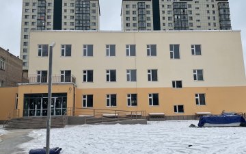 ХАН-УУЛ ДҮҮРГИЙН 18 ДУГААР СУРГУУЛИЙН 320 ХҮҮХДИЙН СУУДАЛТАЙ ӨРГӨТГӨЛИЙН БАРИЛГА АШИГЛАЛТАД ОРЛОО