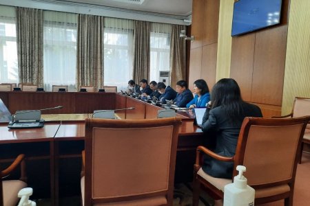 Ойрын хугацаанд эдийн засагт нүүрлэж болох эрсдэлүүдээс хэрхэн сэргийлэх талаар хэлэлцлээ