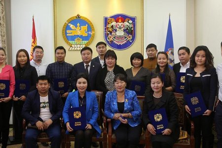 Хэвлэл мэдээллийн салбарын тэргүүний ажилтнуудыг шагнав