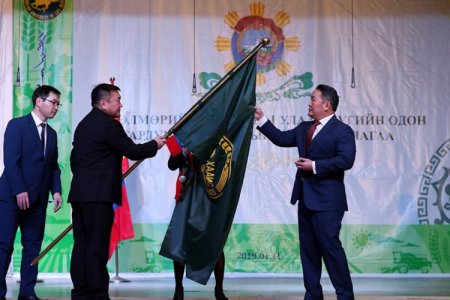 ХААИС-ийг Хөдөлмөрийн гавьяаны улаан тугийн одонгоор шагнажээ