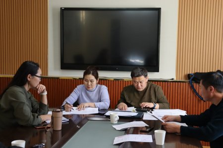 Нийгмийн бодлого зохицуулалтын хороо болон Ёс зүй, өргөдөл гомдлын хороо хуваарийн дагуу ажиллалаа.