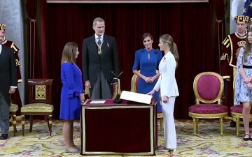 Испани улсын хаан ширээг залгамжлах гүнж насанд хүрч, Үндсэн хуулийн өмнө үнэнч байх тангаргаа өргөсөн байна