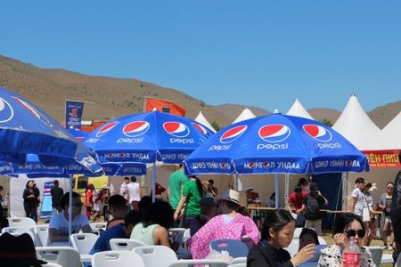 Баяр наадмын талбайд хуушуур хийх болон худалдаа эрхлэх зөвшөөрөл олгохгүй