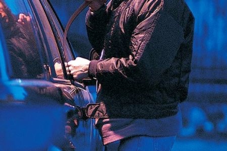 16 настай хүүхдүүд автомашин хулгайлсан хэргээр баривчлагджээ