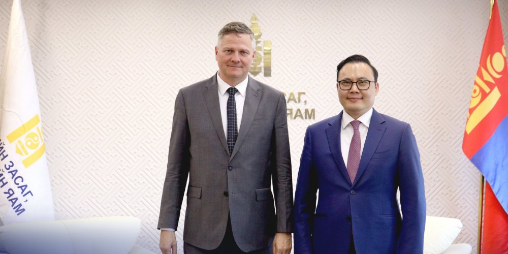Эдийн засаг, хөгжлийн яамны Төрийн нарийн бичгийн дарга И.Батхүү Данийн Хаант Улсаас Монгол Улсад хавсран суух Онц бөгөөд Бүрэн эрхт Элчин сайд Майкл Старбэк Кристэнсэнийг хүлээн авч уулзлаа
